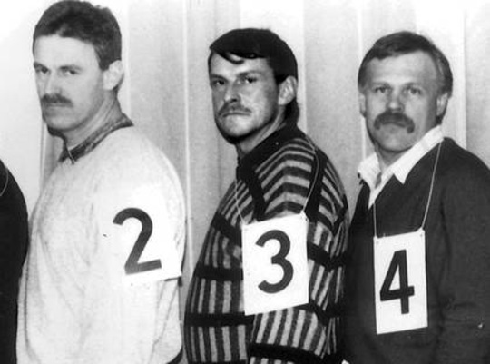 Christer Pettersson (nummer 3) i vittneskonfrontationen.